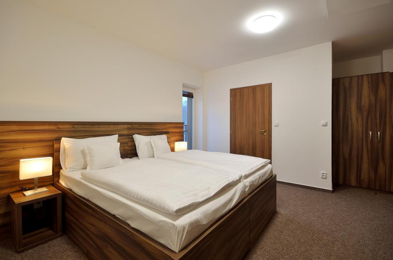 Hotel Pizza Express Penzion Kuželna Trutnov Esterno foto
