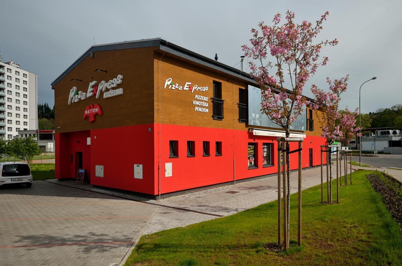 Hotel Pizza Express Penzion Kuželna Trutnov Esterno foto